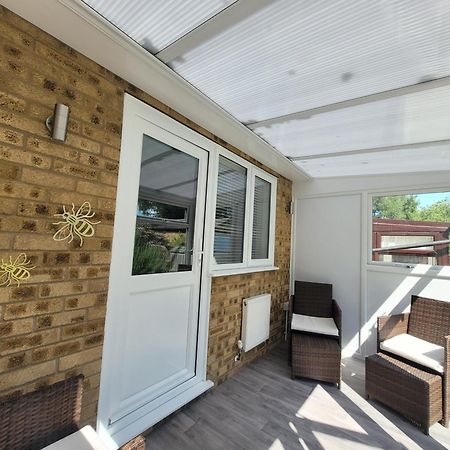 Bumblebee Bungalow - With Separate Office And Gaming Space By Catchpole Stays Colchester Kültér fotó