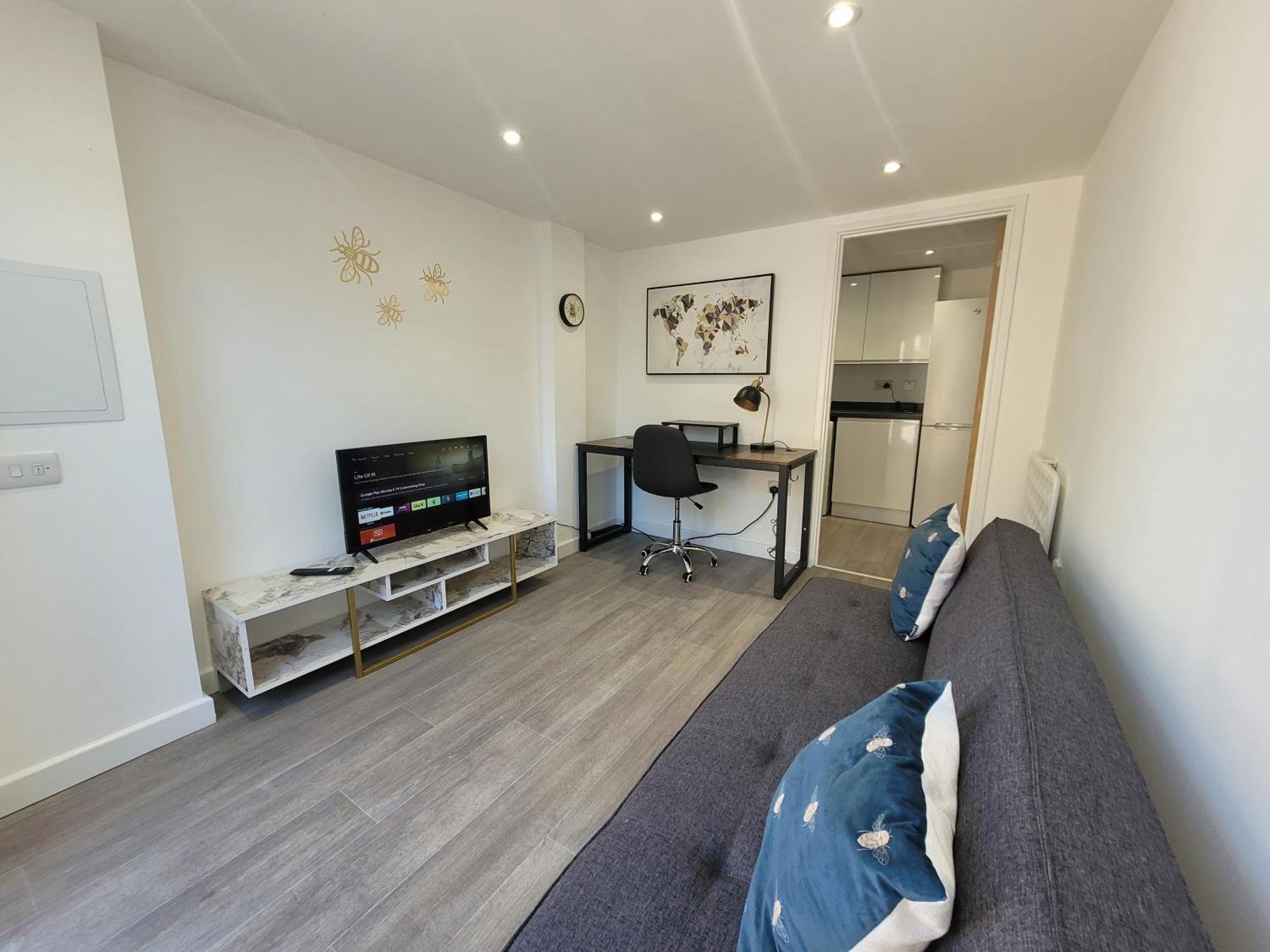 Bumblebee Bungalow - With Separate Office And Gaming Space By Catchpole Stays Colchester Kültér fotó